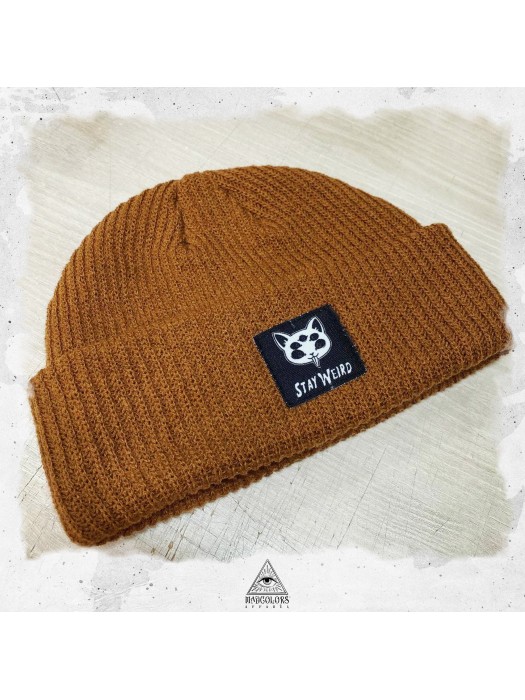 Зимна шапка Stay Weird - scary cat